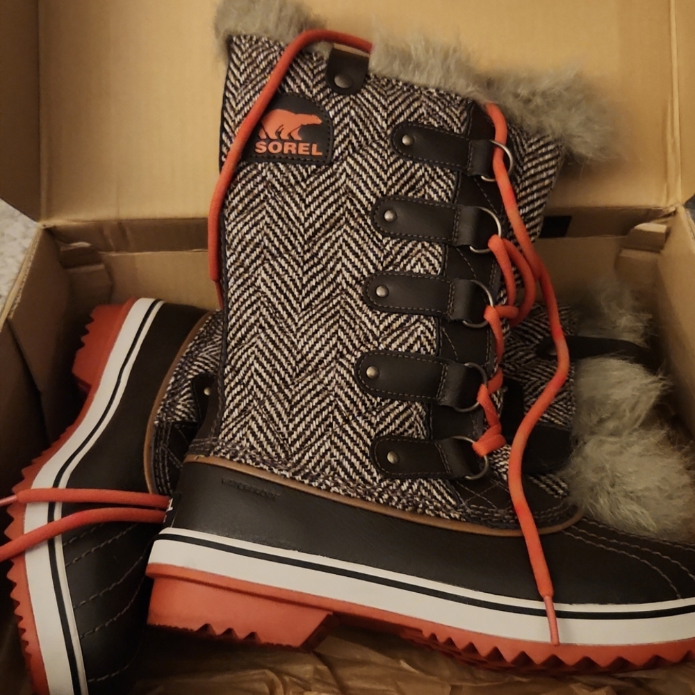 *NWOT*Sorel Waterproof Tall fluffy winter boots